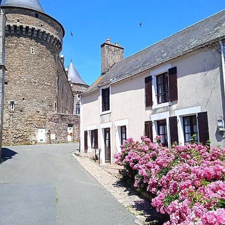 Charming Detached 2 Bedroom Ancient House In Medieval Quarter Of A Small Town In The Pays De La Loire, France Sillé-le-Guillaume Exterior photo