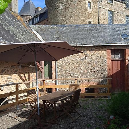 Charming Detached 2 Bedroom Ancient House In Medieval Quarter Of A Small Town In The Pays De La Loire, France Sillé-le-Guillaume Exterior photo