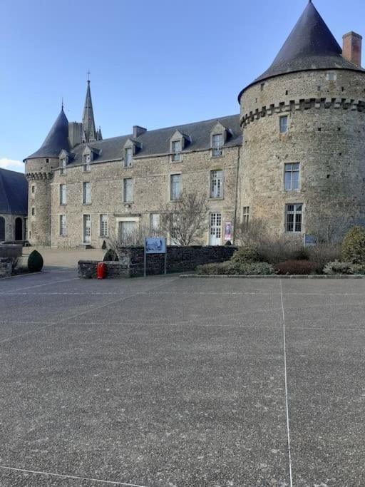 Charming Detached 2 Bedroom Ancient House In Medieval Quarter Of A Small Town In The Pays De La Loire, France Sillé-le-Guillaume Exterior photo
