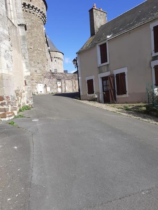 Charming Detached 2 Bedroom Ancient House In Medieval Quarter Of A Small Town In The Pays De La Loire, France Sillé-le-Guillaume Exterior photo