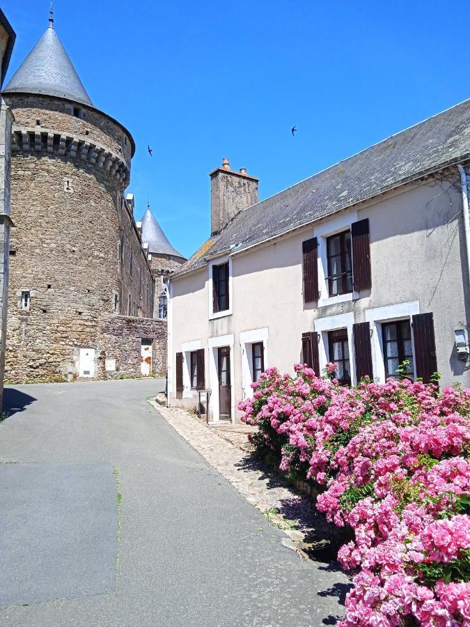 Charming Detached 2 Bedroom Ancient House In Medieval Quarter Of A Small Town In The Pays De La Loire, France Sillé-le-Guillaume Exterior photo